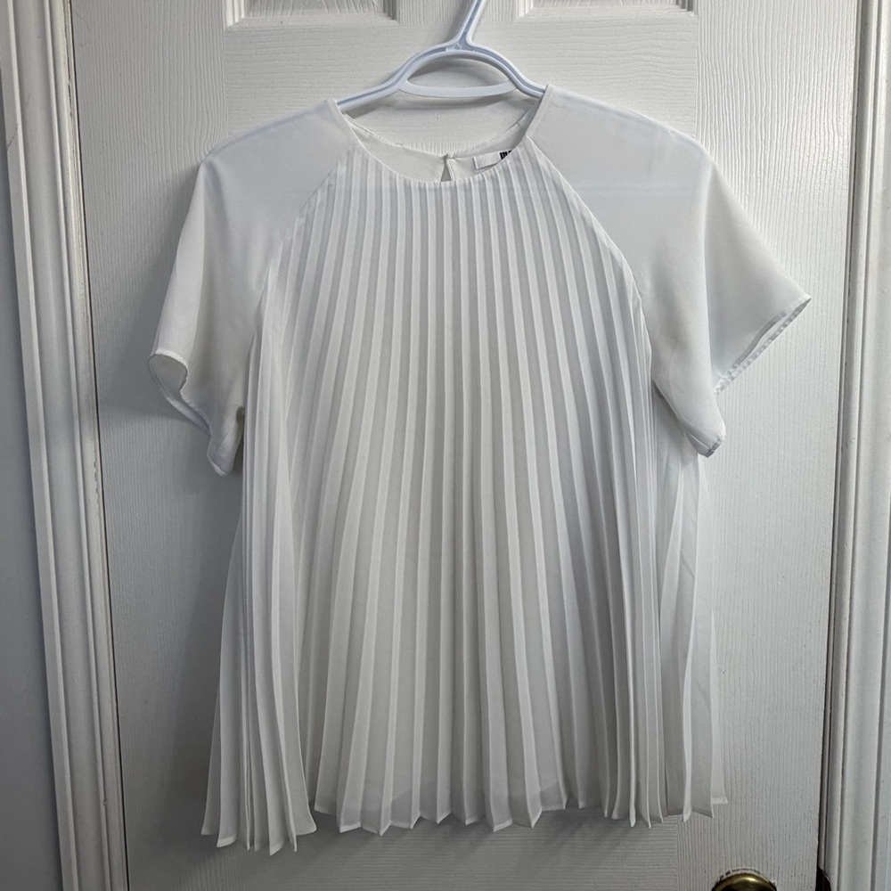 Uniqlo White Pleated Blouse Women's XS Short Sleeve Lightweight Career Top